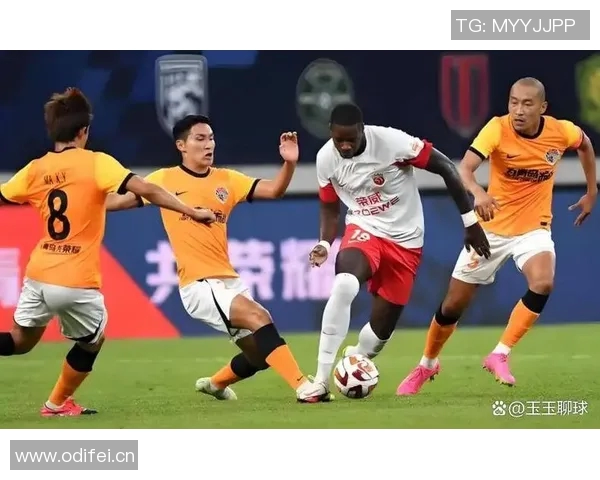 李新翔精彩穿裆过人后推射远角破门助海港4-2领先海牛