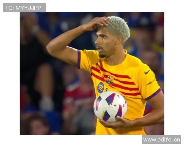 阿劳霍争议判罚引发VAR对话揭示未碰球导致点球判罚真相