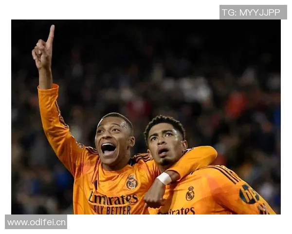 姆巴佩荣获欧洲金靴奖贝林厄姆晒全队合影祝贺兄弟荣耀时刻