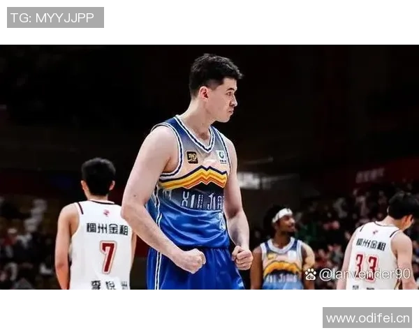 爱德华兹表现出色18投13中砍下32分3篮板6助攻但7次失误略显多余 爱德华兹表现出色18投13中砍下32分3篮板6助攻但7次失误略显多余