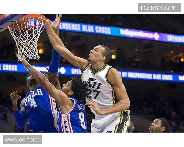 戈贝尔半场表现抢眼7投6中斩获12分7篮板1盖帽多次快攻扣篮展现实力