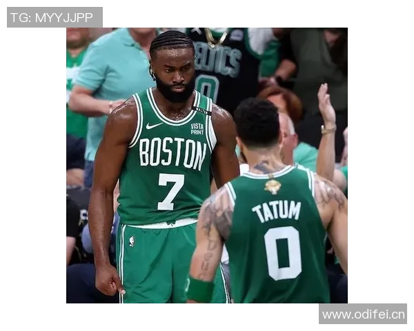 布朗生涯第五次三双超越塔图姆荣登队史第九位成就辉煌 布朗生涯第五次三双超越塔图姆荣登队史第九位成就辉煌