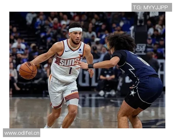 布克谈球队信任建立过程强调夏季训练的重要性与团队凝聚力